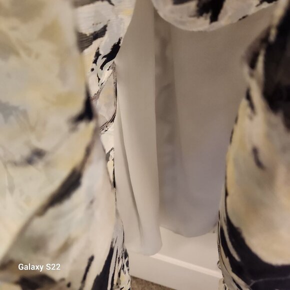 Calvin Klein Skirt. Silk. NWT. Size 14. - Picture 8 of 10